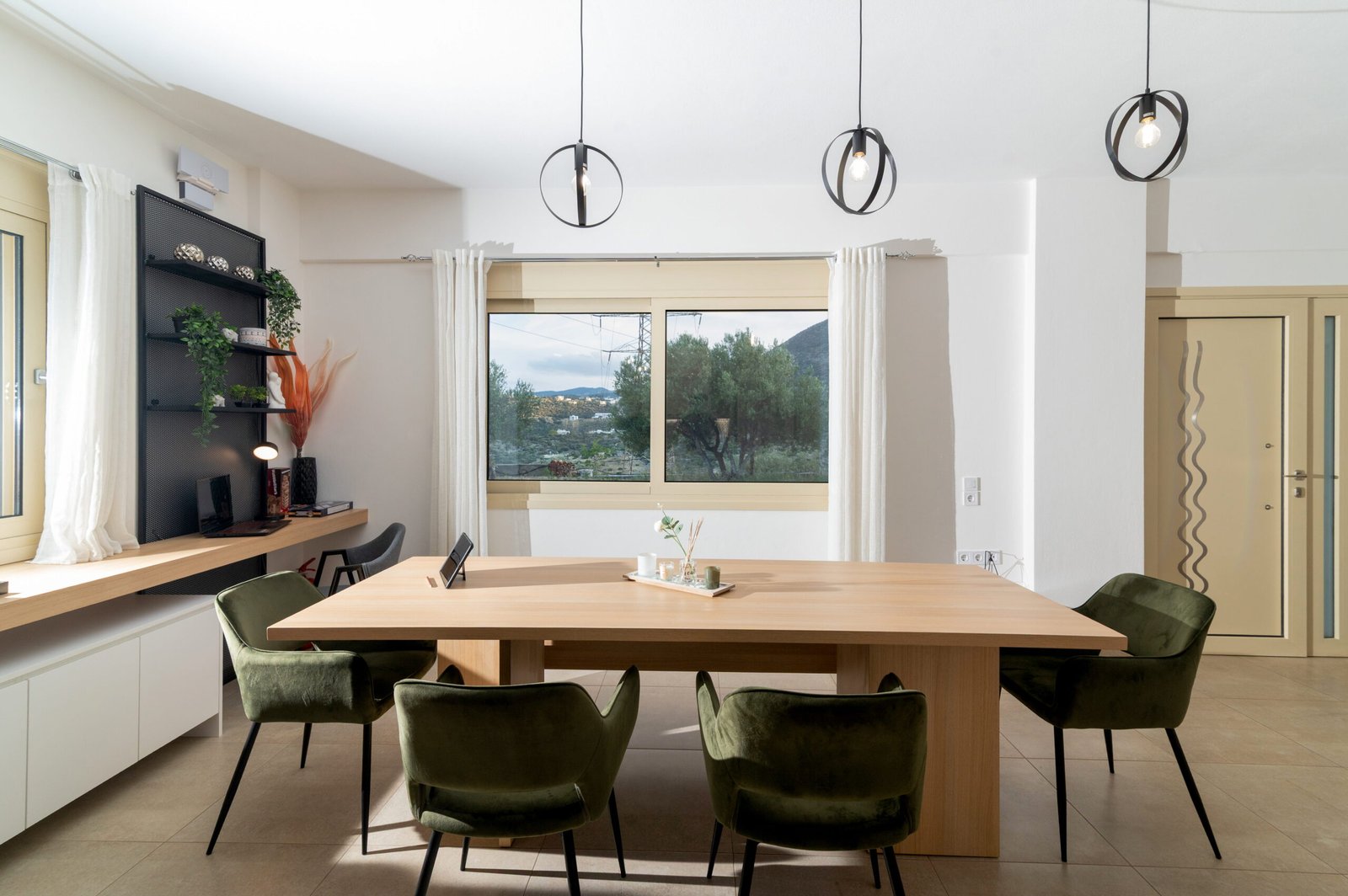 dining_table_rias_aparntment_in_Agiosnikolaos (3) (1)