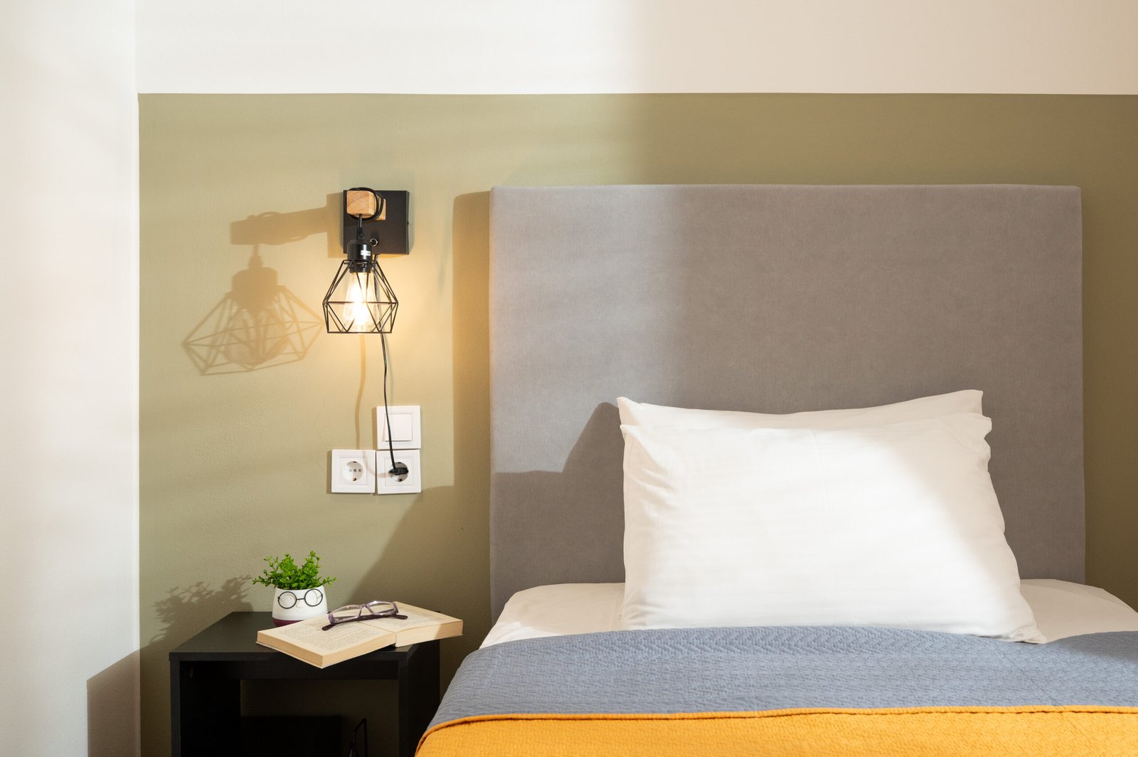 Bedroom-Natural-Light-Atmosphere