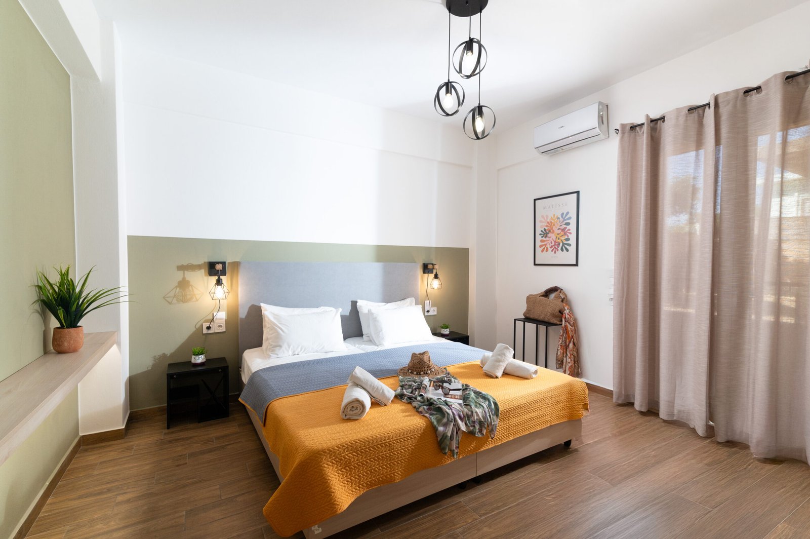 Twin-Bedroom-Agios-Nikolaos-Rental
